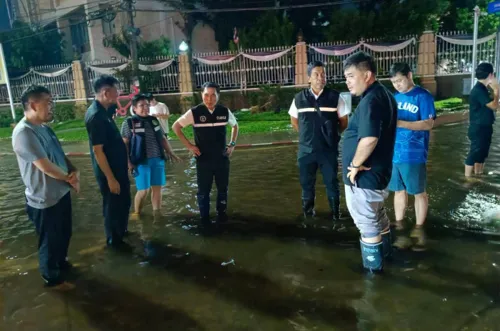 Bangkok flood response stays with the government as calls for governor to resign grow