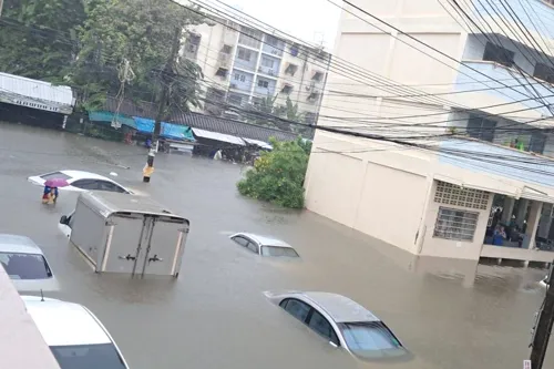 Flood-hit policyholders get premium grace periods of 60 to 91 days from insurers