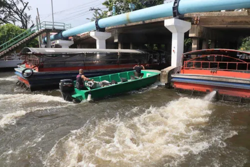 Bangkok flooding in Klong Chan and Bang Kapi still hits some areas, with the Chao Phraya at 2.1m, below flood-defence capacity