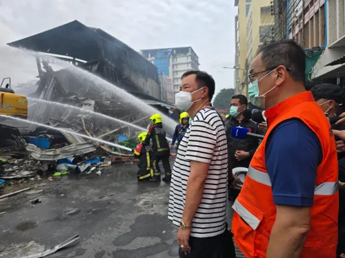 Khlong Thom Center fire: stall owners can claim BMA aid and check their insurance