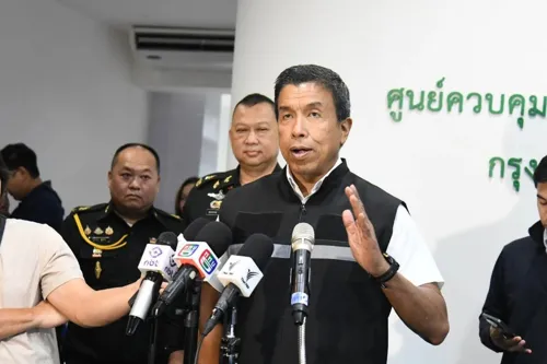Bangkok opens online flood relief claims today; Saphan Sung and Lat Krabang flood-prep work under way