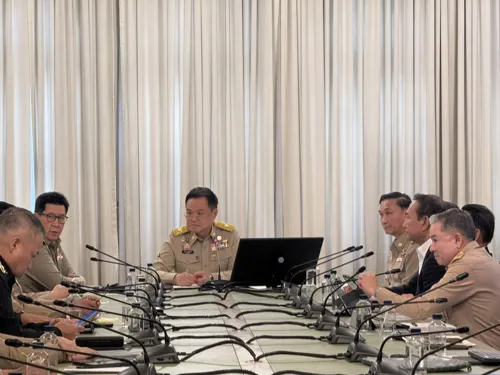 Bangkok flooding now under single command by the governor, with relief funds being prepared