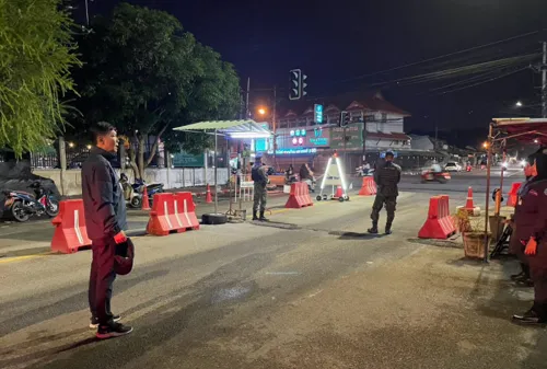 Narathiwat and Yala unrest closes roads and sets curfew, so plan deliveries and staff travel around it