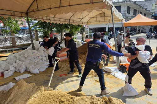 Ratchaburi readies evacuation as Mae Klong floods, so move stock and vehicles to high ground now