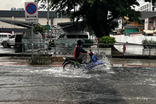 Heavy rain hits Bangkok and the east until Sunday, so plan deliveries and stock around flooded roads