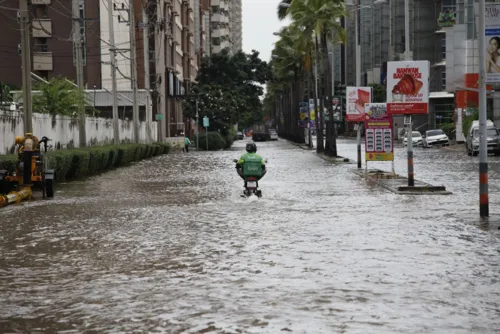Cabinet approves B160bn flood project; Thai SMEs get B9,000 relief per household after floods