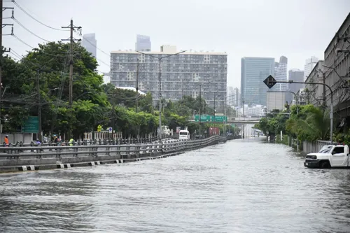 Big developers raise flood defences after 2026 floods, land near canals and east Bangkok may lose value