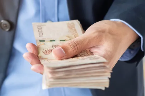 Baht opens at 33.61 per dollar as US inflation beats forecasts and Fed hike odds rise