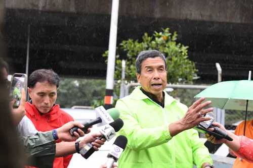 Bangkok flooding: 13 main roads hit and 4,200 evacuated, so plan for access and stock disruption this week