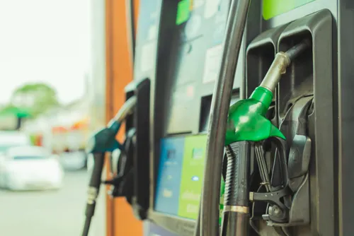 Petrol and gasohol prices drop 70 satang a litre from 6 August
