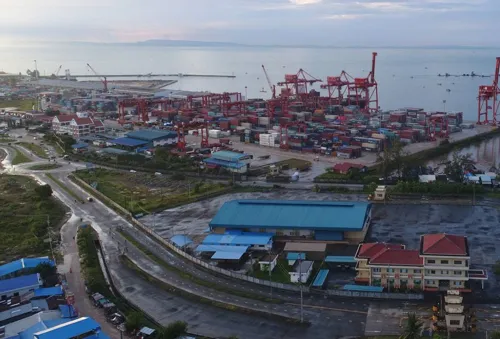 Thai border closure with Cambodia is pushing cargo to Sihanoukville port, lifting its profits while Japanese firms complain about fees