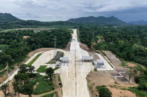 Only PTT's unit bid for M6 highway rest stops; M81 Bang Yai–Kanchanaburi drew no bids and terms will be revised