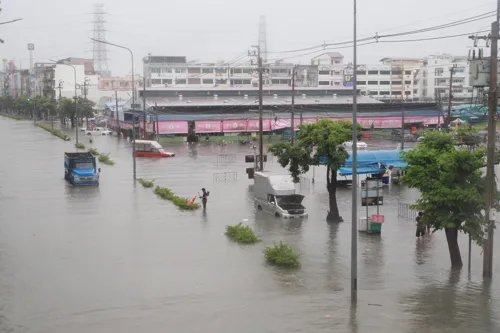 GSB closes dozens of Bangkok and Nonthaburi branches over heavy rain, so plan cash and transfers around it