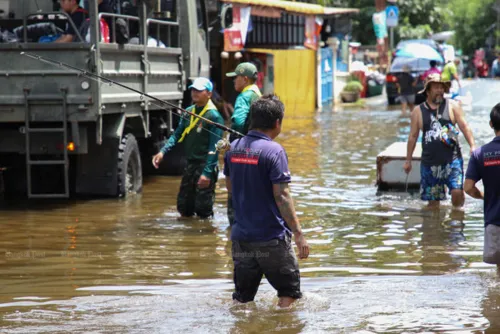 Bangkok floods may hit the economy harder than expected, with SMEs squeezed by cash shortages