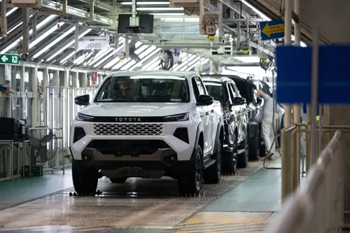 Toyota halts three Thai plants for 5 days on flood-hit parts supply, so expect delivery shifts