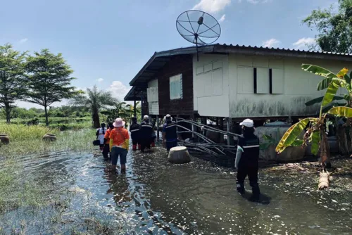Flood waters still cover 20 provinces and Bangkok, with 2.43 million people affected