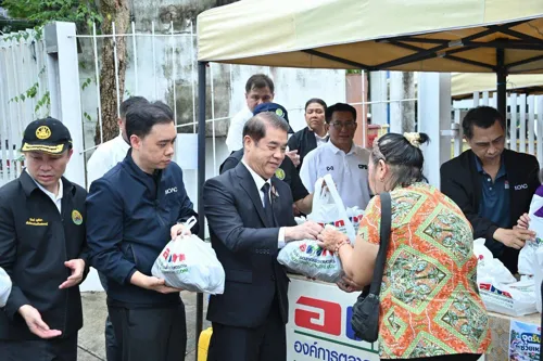 Flood relief from 13 agriculture agencies, with free parking at Or Tor Kor market for 5 days