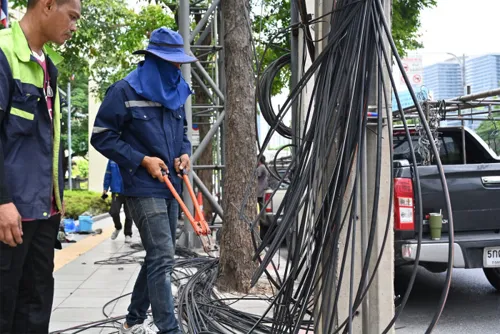 Bangkok cable clean-up brings new permit rules for installing lines on power poles