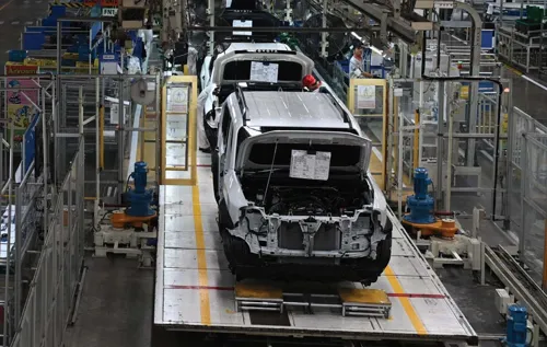 Flooding halts Toyota and Honda lines; auto suppliers face shortages and delivery delays this week