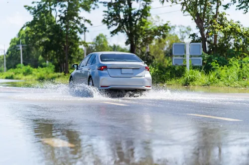 Driving through flood water: six steps from the Land Transport Department to keep your engine running