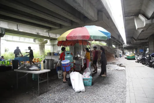 Cabinet plans to bring farm, street-vendor and domestic workers into social security