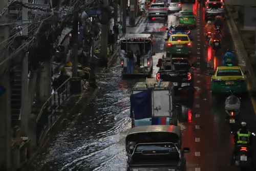 Floods cut October tourism revenue 2-3% in Bangkok and nearby, so plan for a softer high season