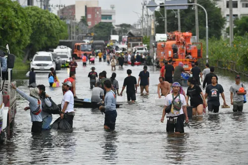 Social Security Office opens flood relief: 50% wage replacement for up to 180 days, and 30 billion baht loans for employers