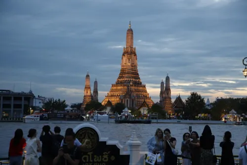 Year-end domestic travel subsidies on flights and coach trips give small tourism operators a Q4 demand boost