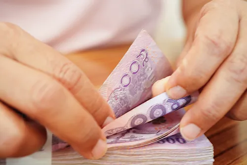 Baht seen at 33.00-33.60 per dollar this week as oil and global rate hikes pressure it