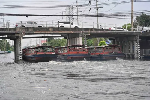 Eastern Bangkok flood drainage is slow, but no new flooding is forecast this week