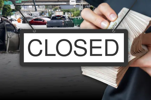 Flooding closes over 200 bank branches in Bangkok, vicinity and the East on 28 Sep: check your branch before banking