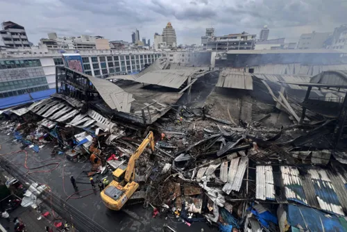 Klongthom Center fire is a total loss; traders with stalls there should register losses with the district office