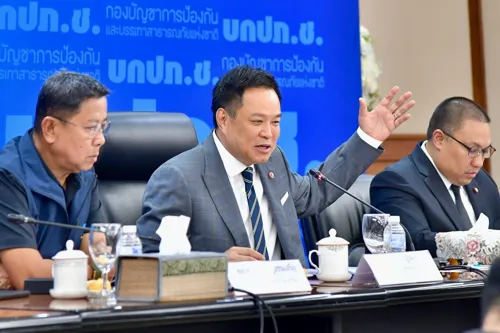 PM warns flood-hit provinces along the river face ongoing risk; Navy adds 46 more water-pushing boats