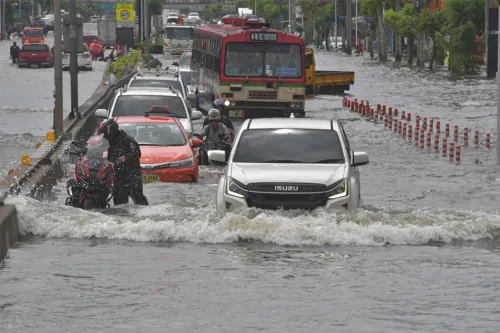 Bangkok floods hit Q3 retail and restaurant sales, but the 1,000-baht handout is expected to offset most of the damage