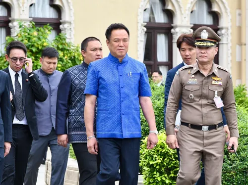 Flood alerts hit Chiang Rai, Phayao and the Lao river; government sets aside 100 million baht per deputy PM