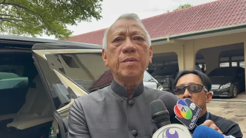 Transport minister plans to seek loan funds in August to convert public buses to EVs