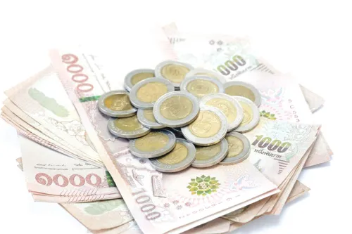 Baht opens slightly stronger at 33.63 per dollar, with Fed meeting on 27–28 October in view