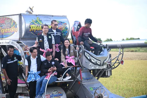 Ministry to seek 8 billion baht for 500 free EV harvesters for farmers