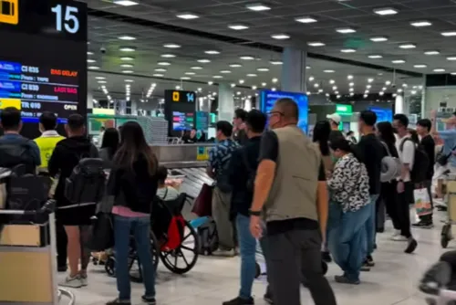 Bangkok flooding snarls Suvarnabhumi baggage; Thai Airways bears the costs