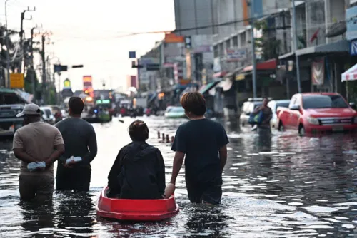 Heavy rain forecast for Central Plains and Bangkok area on Oct 11-14, prepare stock and transport plans