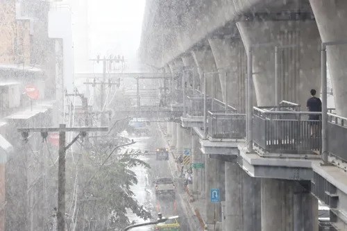 Heavy rain and flash-flood risk for the North and Northeast today; Bangkok sees storms over 60% of the area