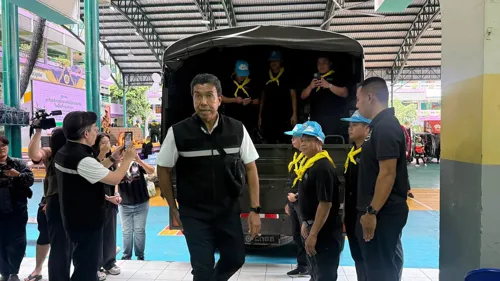 Bangkok flood relief packs and 60,000 meals ready for eastern districts