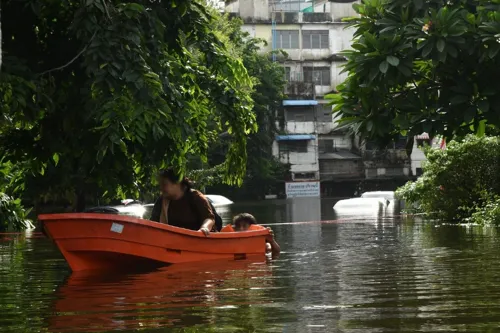 Flooding Hits Demand and Cash Flow for Thai SMEs, SCB EIC Says