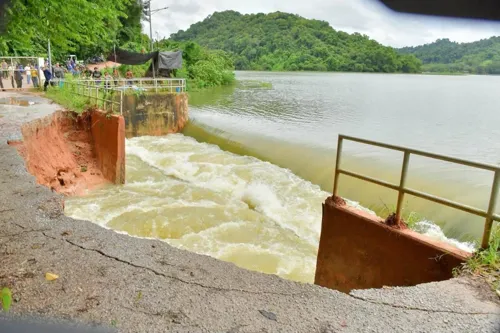 Rayong's Khlong Rayok reservoir is at 121% capacity, and 11,960 rai of farmland in six districts may be flooded