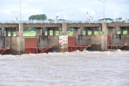 Flood risk stays high along the Chao Phraya and Mae Klong, so check your BCP now