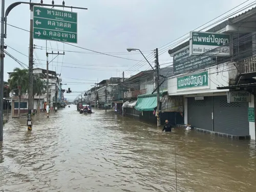 Flooding in Aranyaprathet municipality hits over 7,000 people, expected to last at least 5 more days