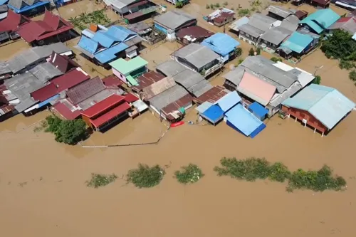 Floods hit rice, cassava and rubber: prices high but output falling, so plan for tighter supply
