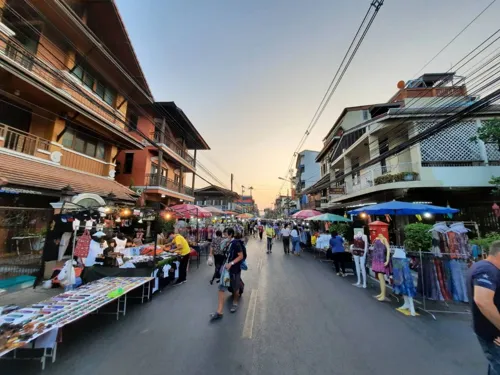 Northern Thai business confidence fell to 0.42 in Q3, with retail hardest hit; tourism expected to pick up in Q4