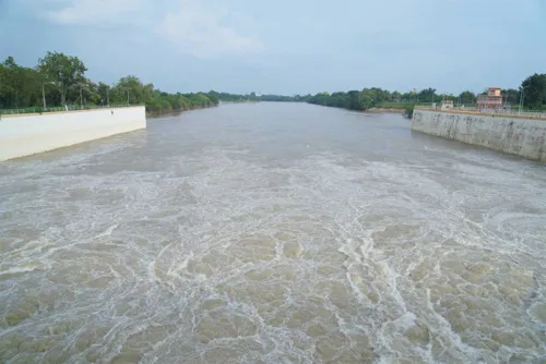Flood warning for western provinces this weekend: check stock, deliveries and premises in Mae Klong basin