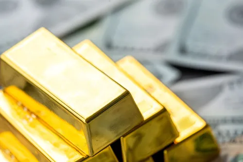 Bank forecasts gold near US$5,000 and baht at 32.80-33.80 by year-end: what it means for your costs